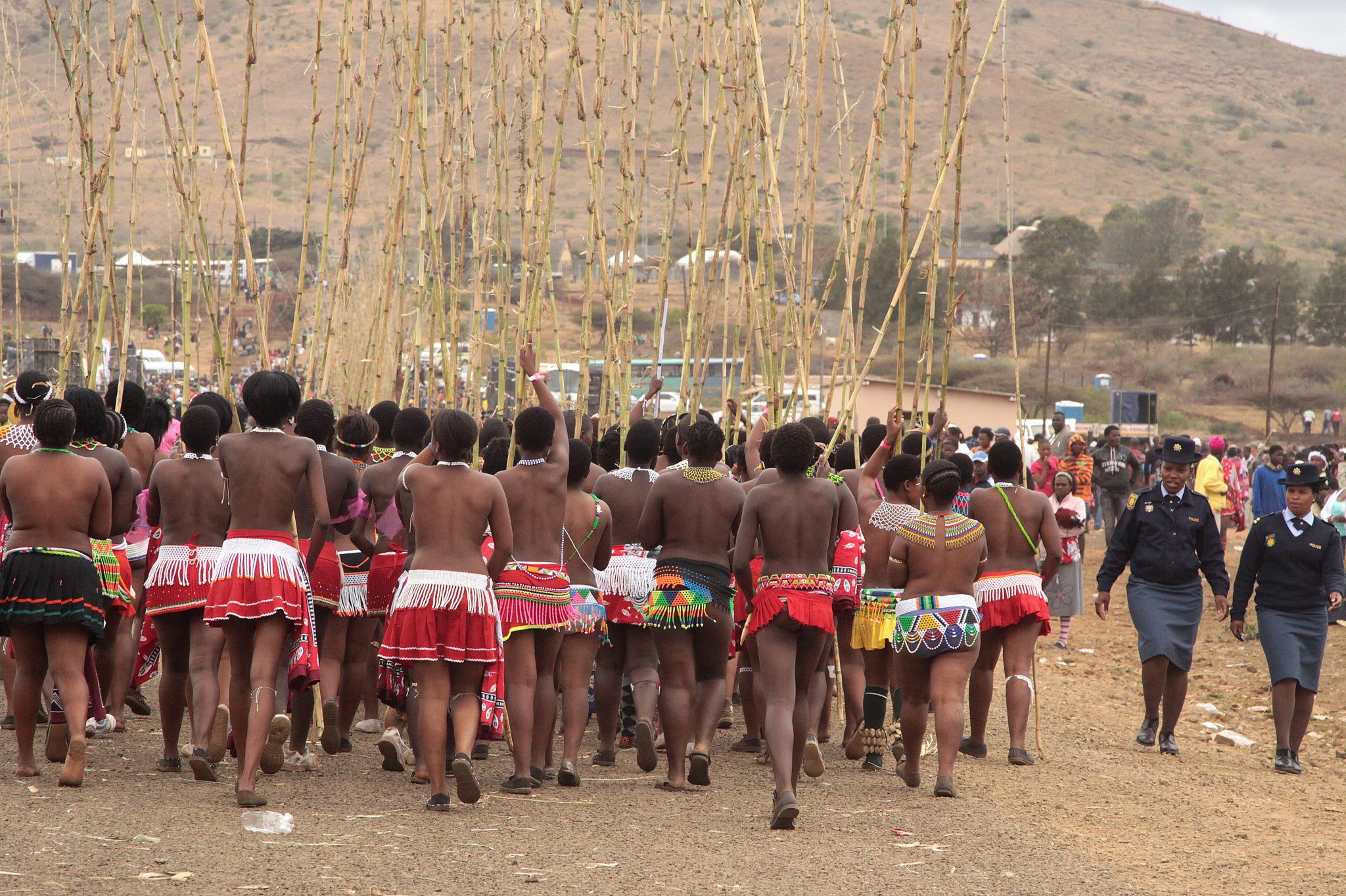 South_africa-zulu_reed_dance_ceremony(6563648943). 